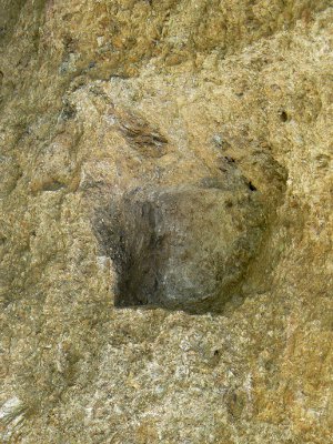 encoche dans la roche pour rendre le dessous de l'arche habitable